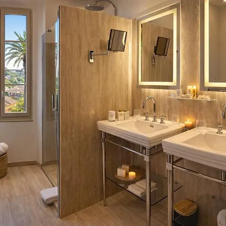 酒店 La Bastide Du Port - De Charme 4*