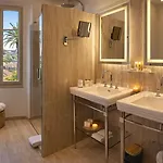 ホテル La Bastide Du Port - De Charme 4*