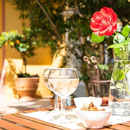 Hotell La Bastide Du Port - De Charme Saint-Tropez