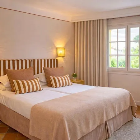 Hotel La Bastide Du Port - De Charme 4*