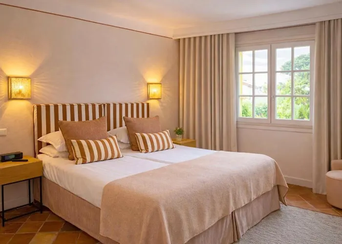 Hotell La Bastide Du Port - De Charme 4*
