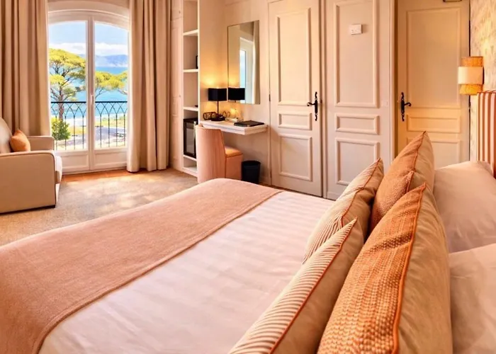 Hotell La Bastide Du Port - De Charme 4*